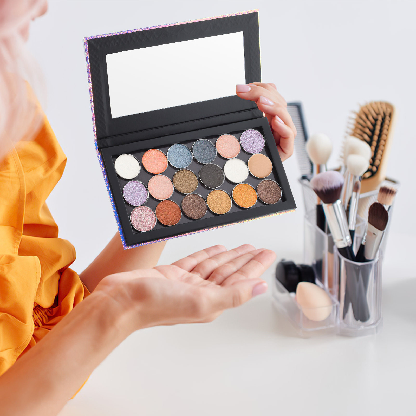 طقم واحد من علبة مكياج مغناطيس - مراجعة Eyeshadow Palette وسعره