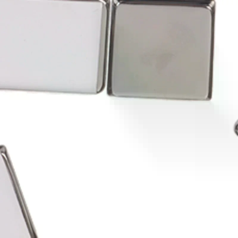علبة ألوان مائية فارغة بتصميم  - مراجعة Eyeshadow Palette وسعره